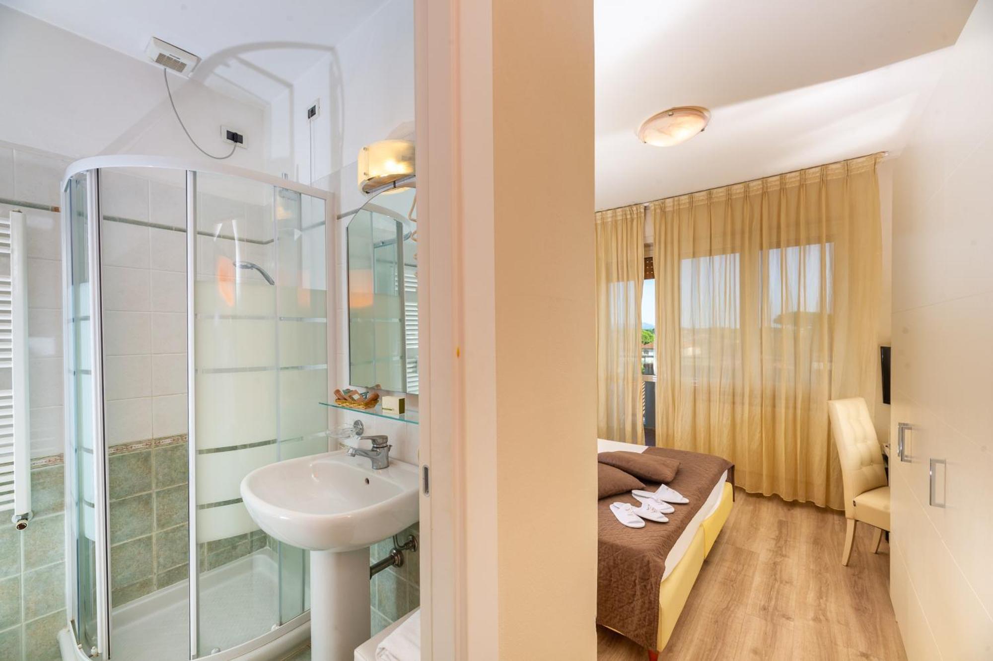 Hotel Nuova Sabrina マリーナ・ディ・ピエトラサンタ エクステリア 写真