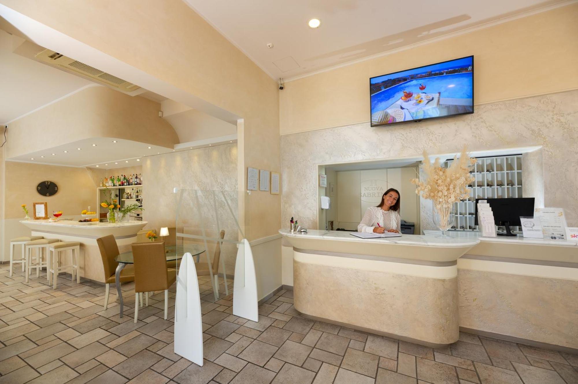 Hotel Nuova Sabrina マリーナ・ディ・ピエトラサンタ エクステリア 写真