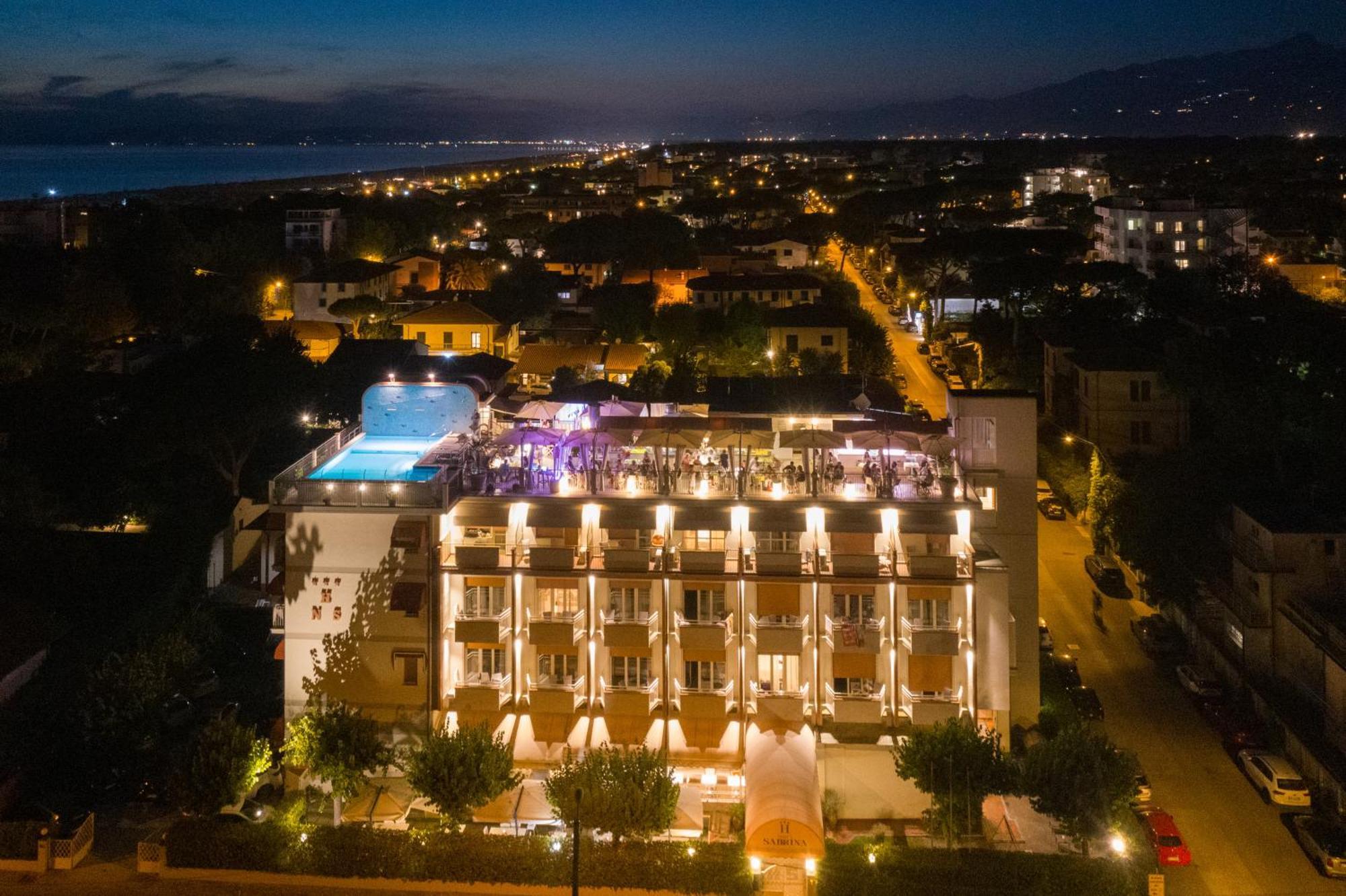 Hotel Nuova Sabrina マリーナ・ディ・ピエトラサンタ エクステリア 写真